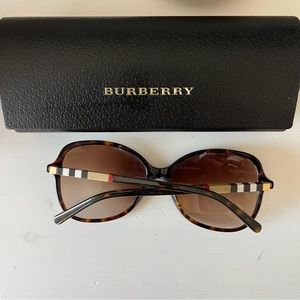 Burberry Sunglasses Women with Plaid Detail